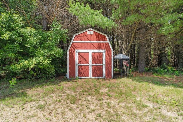 1041 River Drive, River Falls, WI 54022