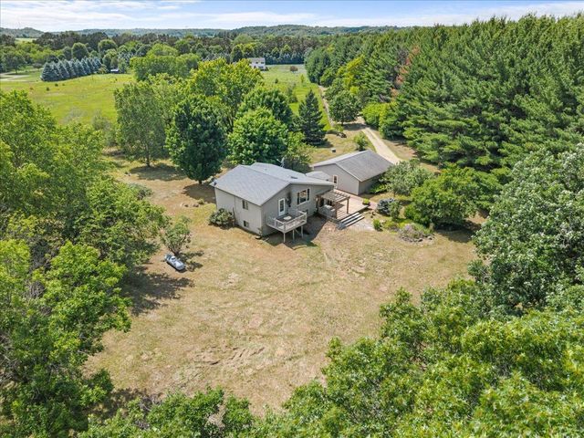 1041 River Drive, River Falls, WI 54022