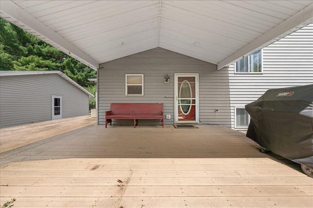 1041 River Drive, River Falls, WI 54022