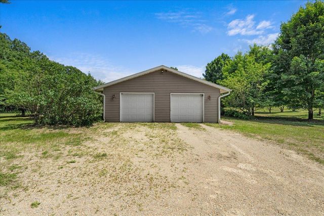 1041 River Drive, River Falls, WI 54022