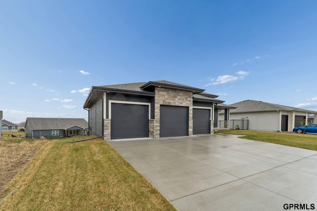 11207 N 170Th Street, Bennington, NE 68007
