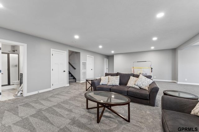 11207 N 170Th Street, Bennington, NE 68007