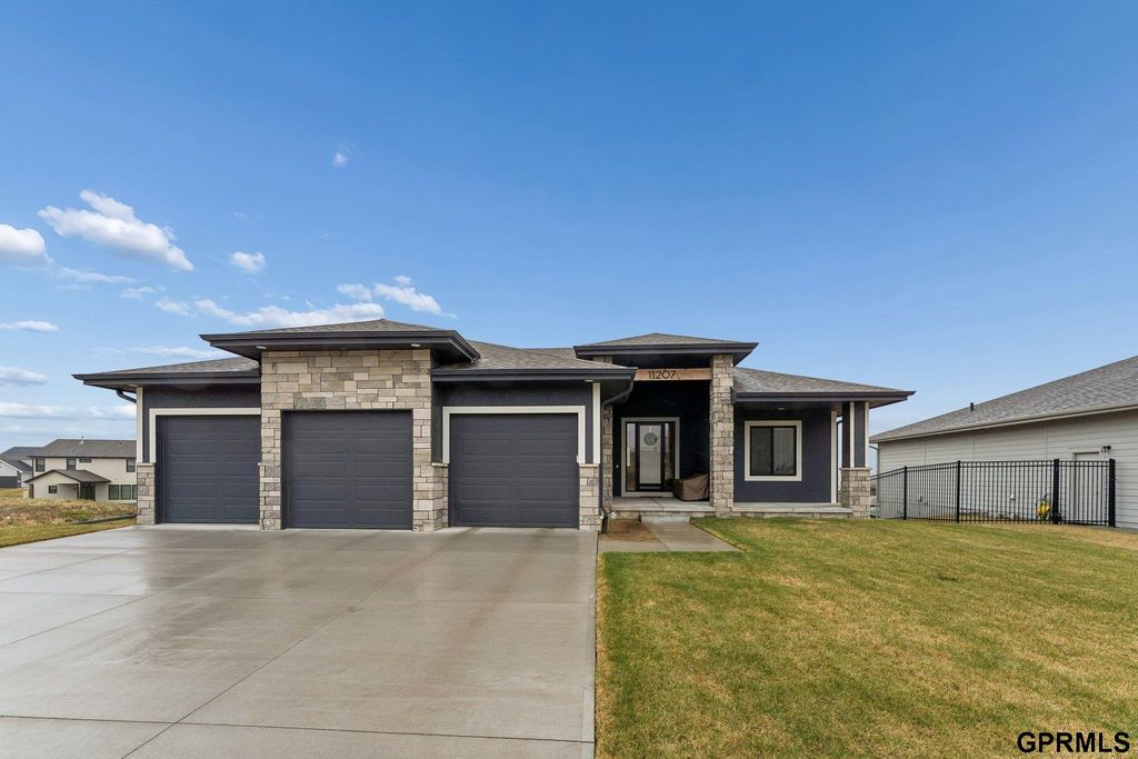 11207 N 170Th Street, Bennington, NE 68007