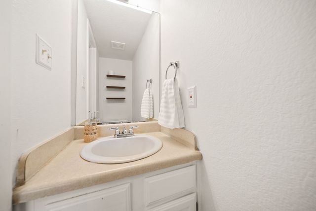 88 Winchester Drive, Euless, TX 76039