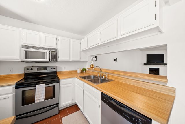 88 Winchester Drive, Euless, TX 76039