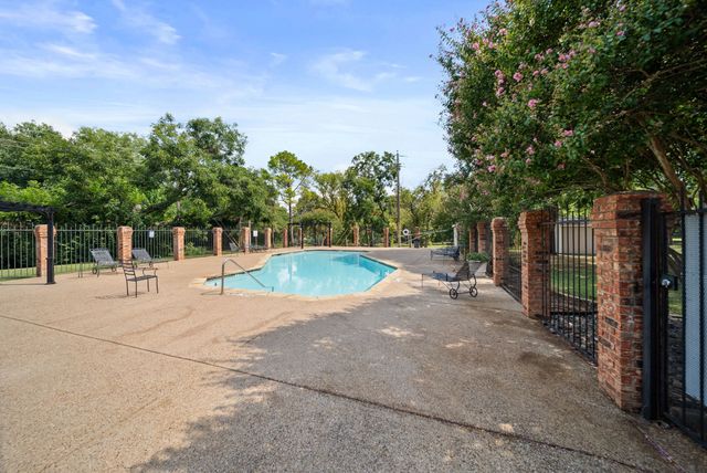 88 Winchester Drive, Euless, TX 76039