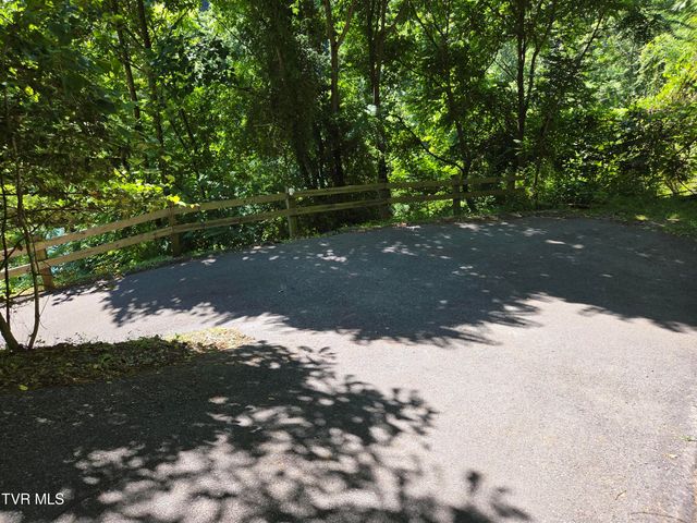 465 Big Oak, Butler, TN 37640