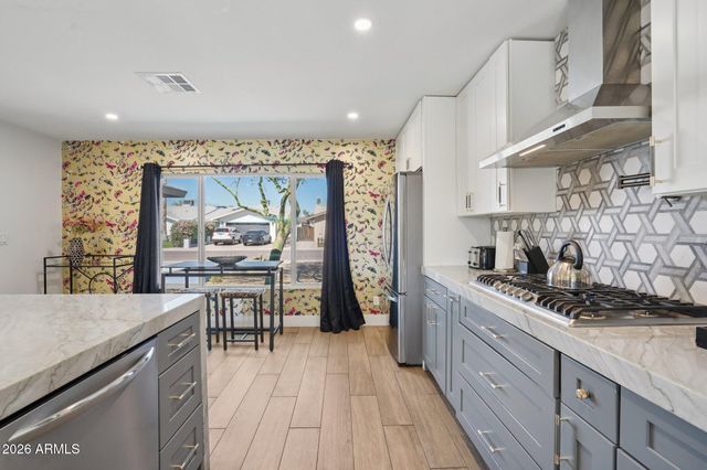 8707 E CLARENDON Avenue, Scottsdale, AZ 85251