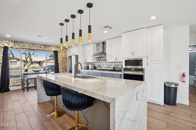 8707 E CLARENDON Avenue, Scottsdale, AZ 85251