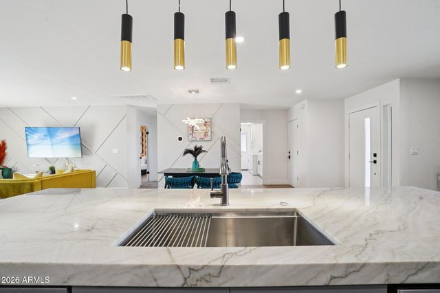 8707 E CLARENDON Avenue, Scottsdale, AZ 85251