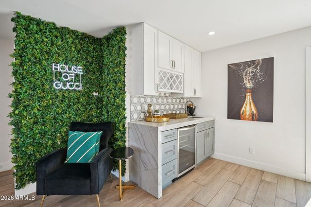 8707 E CLARENDON Avenue, Scottsdale, AZ 85251