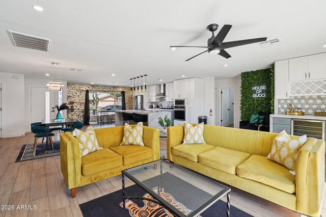 8707 E CLARENDON Avenue, Scottsdale, AZ 85251