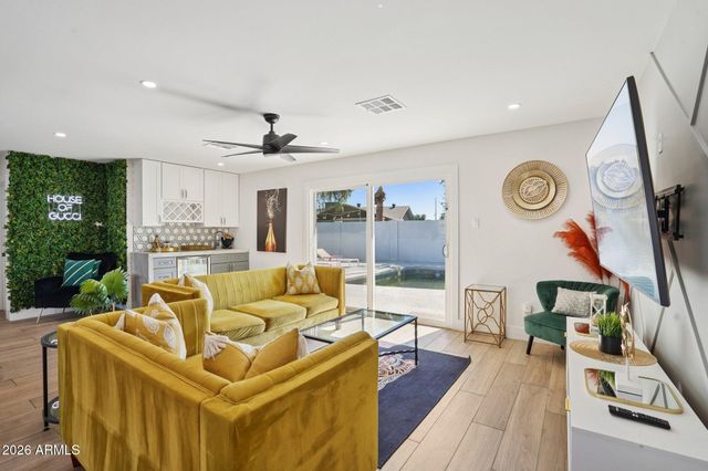 8707 E CLARENDON Avenue, Scottsdale, AZ 85251