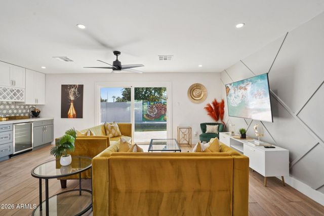 8707 E CLARENDON Avenue, Scottsdale, AZ 85251