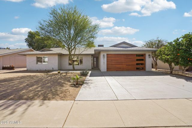 8707 E CLARENDON Avenue, Scottsdale, AZ 85251