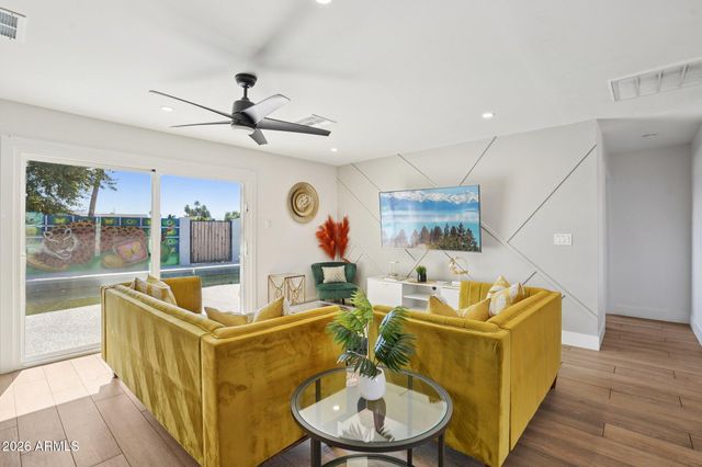 8707 E CLARENDON Avenue, Scottsdale, AZ 85251