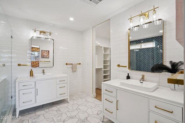 8707 E CLARENDON Avenue, Scottsdale, AZ 85251