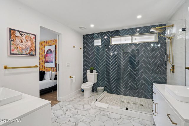 8707 E CLARENDON Avenue, Scottsdale, AZ 85251