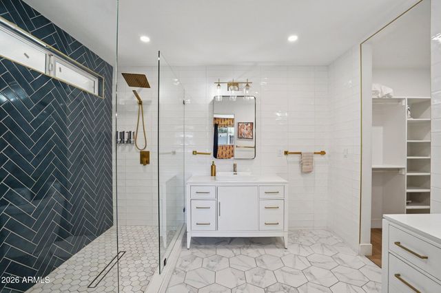 8707 E CLARENDON Avenue, Scottsdale, AZ 85251