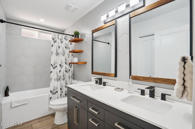 8707 E CLARENDON Avenue, Scottsdale, AZ 85251