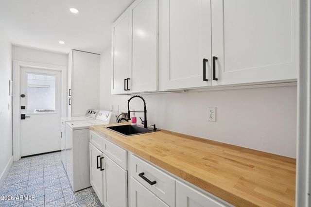 8707 E CLARENDON Avenue, Scottsdale, AZ 85251