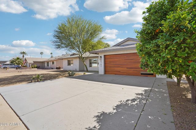 8707 E CLARENDON Avenue, Scottsdale, AZ 85251