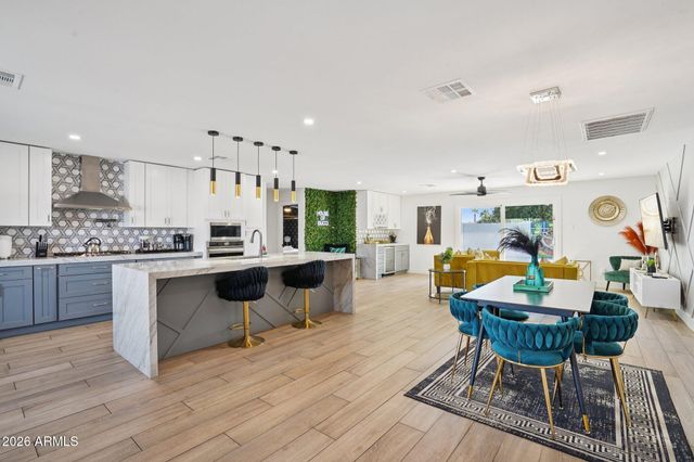 8707 E CLARENDON Avenue, Scottsdale, AZ 85251