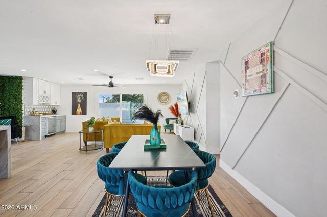 8707 E CLARENDON Avenue, Scottsdale, AZ 85251