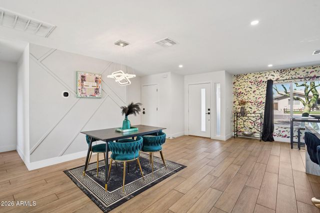 8707 E CLARENDON Avenue, Scottsdale, AZ 85251