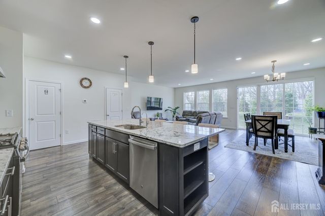 107 Charleston Drive, Monroe, NJ 08831