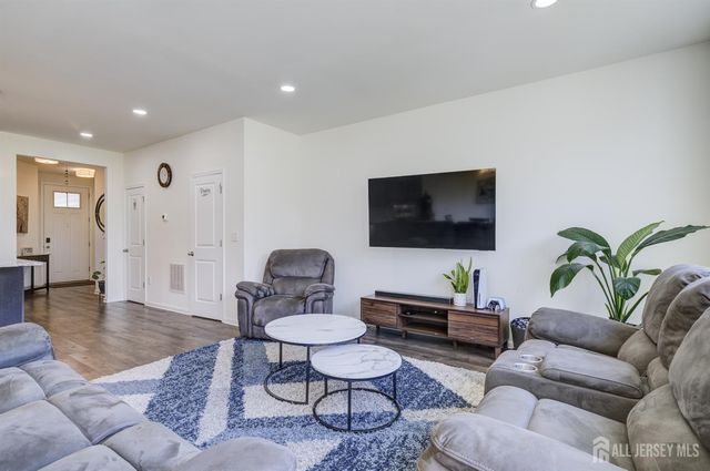 107 Charleston Drive, Monroe, NJ 08831