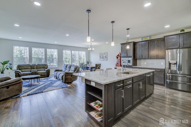 107 Charleston Drive, Monroe, NJ 08831