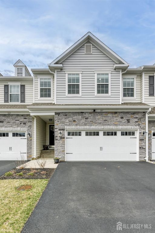 107 Charleston Drive, Monroe, NJ 08831