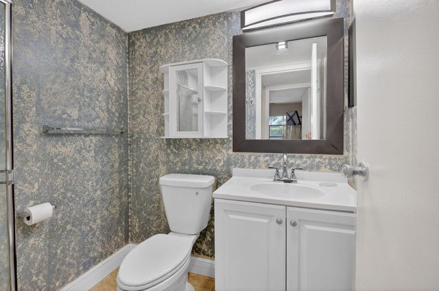 204 Flanders E, Delray Beach, FL 33484