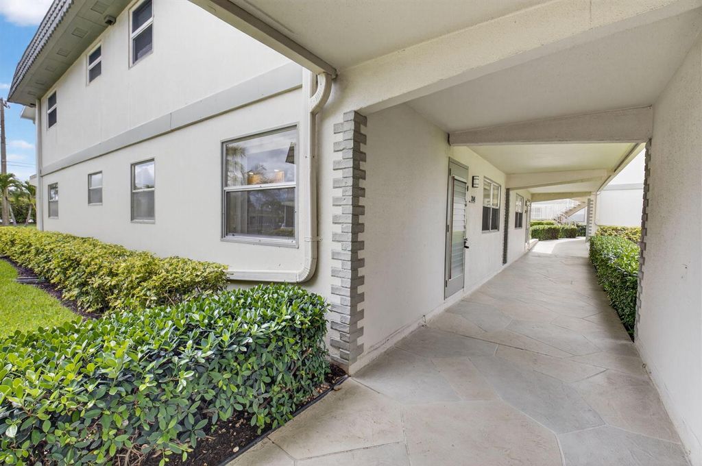 204 Flanders E, Delray Beach, FL 33484