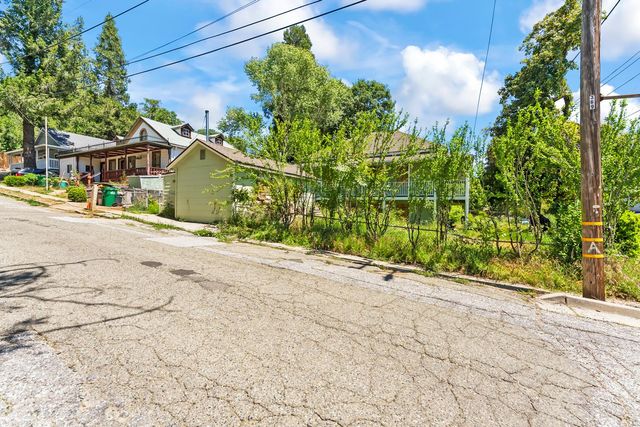 303 Bennett St, Grass Valley, CA 95945