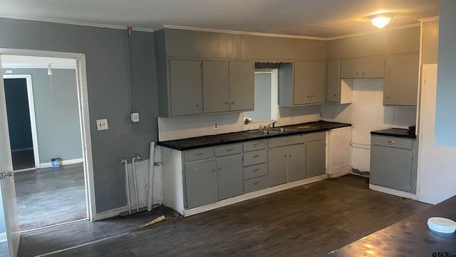 1402 Academy, Tyler, TX 75701