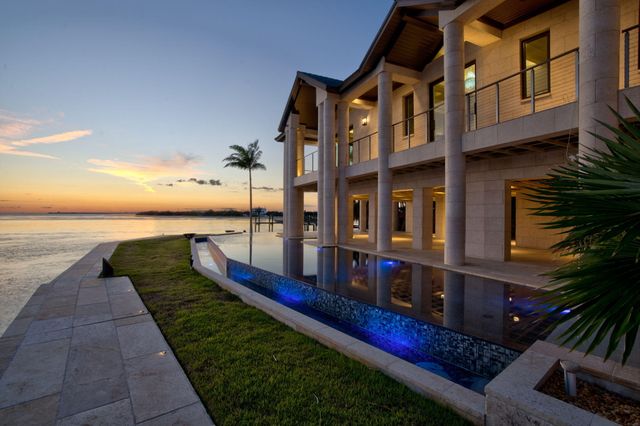 W 201 Seaview Drive, Duck Key, FL 33050