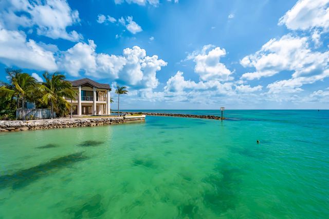 W 201 Seaview Drive, Duck Key, FL 33050