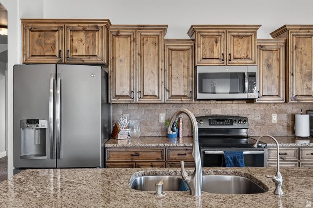 425 E MEADOW LARK LN, Elk Ridge, UT 84651