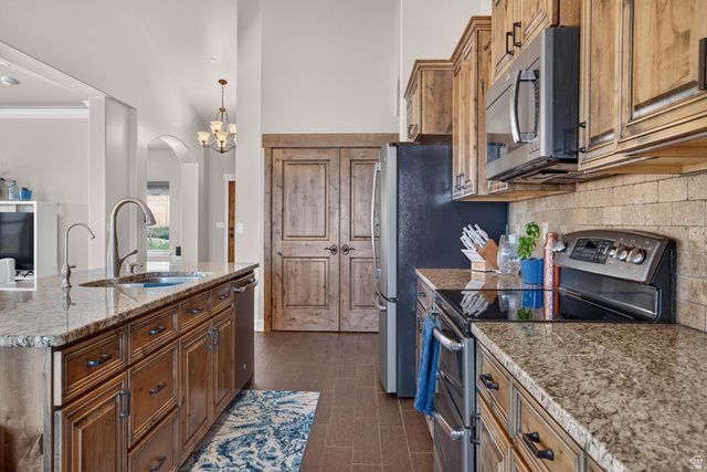 425 E MEADOW LARK LN, Elk Ridge, UT 84651