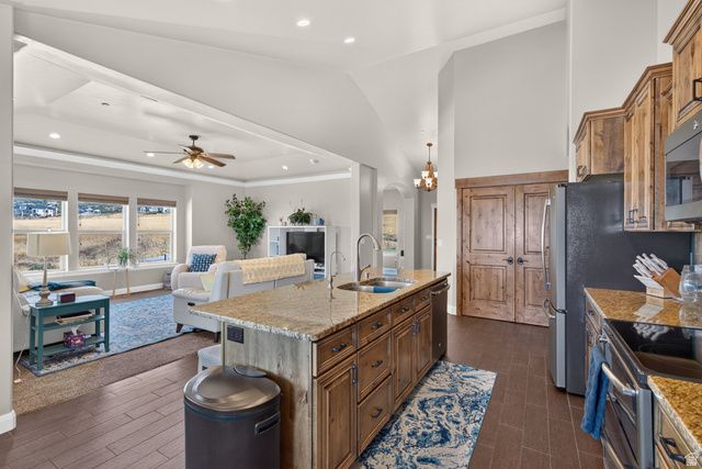425 E MEADOW LARK LN, Elk Ridge, UT 84651