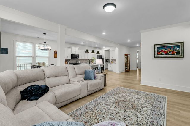 245 Summer Tanager Drive, Ravenel, SC 29470