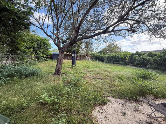 12390 SW 217th St, Miami, FL 33170