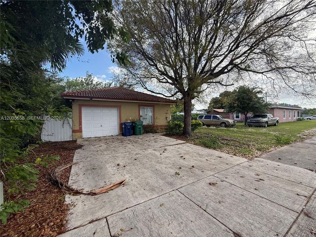 12390 SW 217th St, Miami, FL 33170