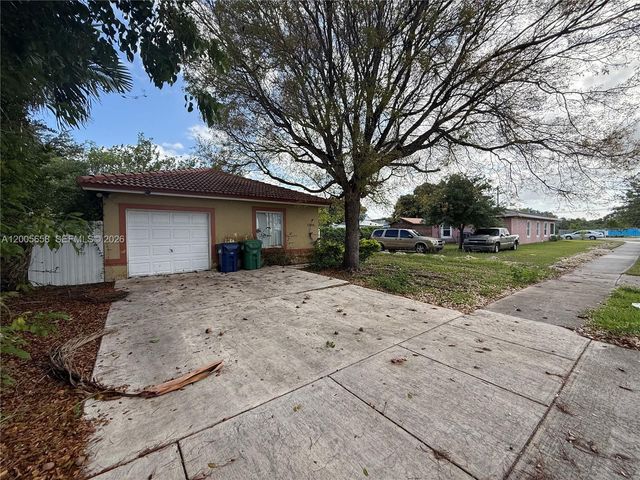 12390 SW 217th St, Miami, FL 33170