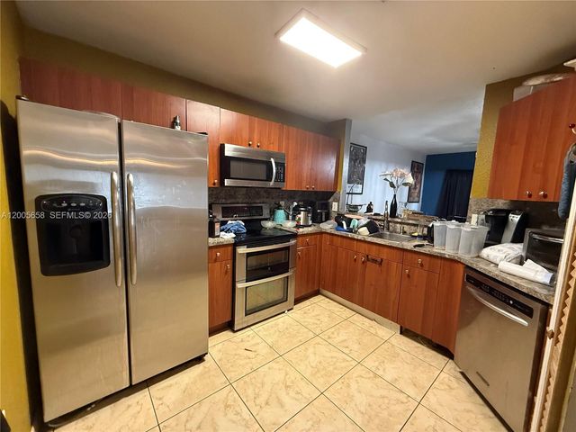 12390 SW 217th St, Miami, FL 33170