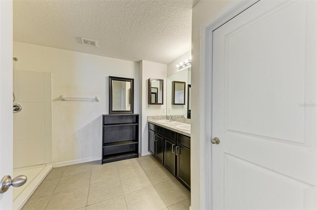Image 24 of property listing at 123 SAN AVELLINO COURT, Bradenton, FL 34208