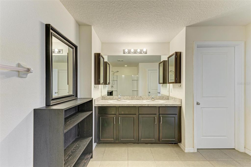 Image 25 of property listing at 123 SAN AVELLINO COURT, Bradenton, FL 34208