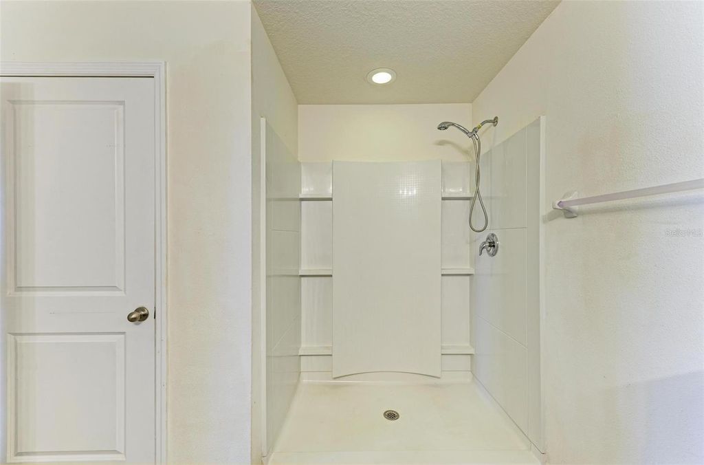 Image 26 of property listing at 123 SAN AVELLINO COURT, Bradenton, FL 34208